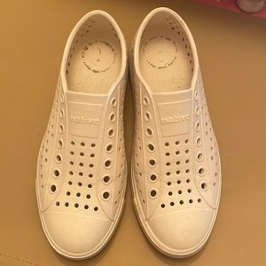 Womens native Jefferson shoes in the algae bloom, size 7, great used condition